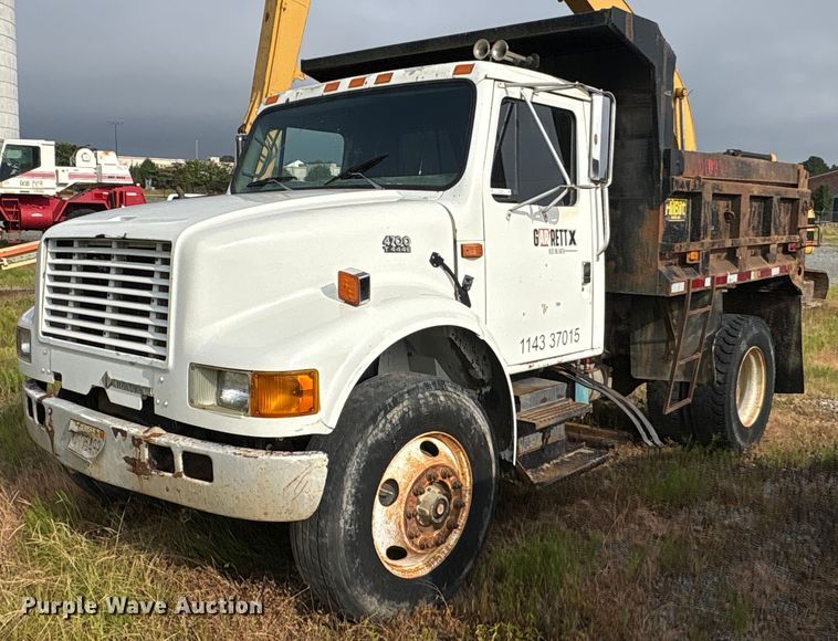 1992 International 4700  dump truck - ET7042