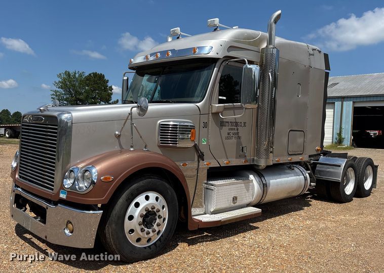 2011 Freightliner Coronado semi truck - ET7049