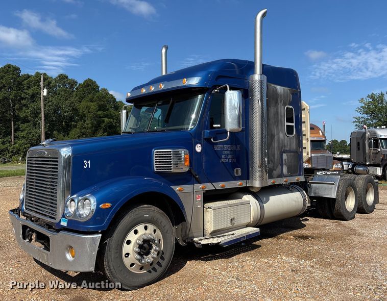 2015 Freightliner Coronado semi truck - ET7056