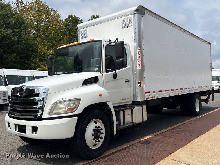 2017 Hino 268 box truck - ET8518