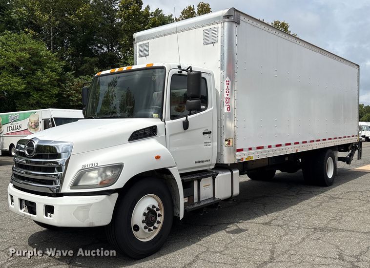2017 Hino 268 box truck - ET8519