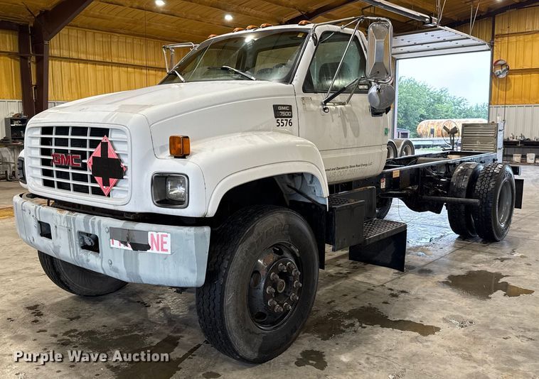 1999 GMC C7500 truck cab and chassis - EU2167