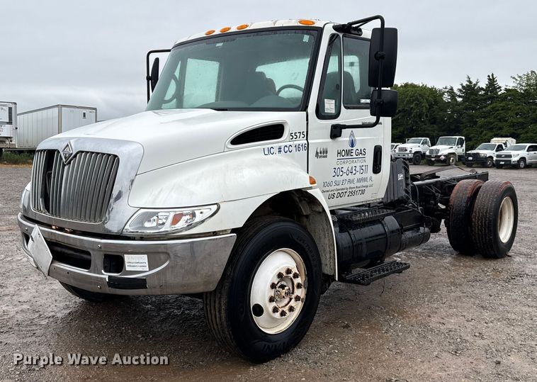 2005 International 4400 truck cab and chassis - EU2179