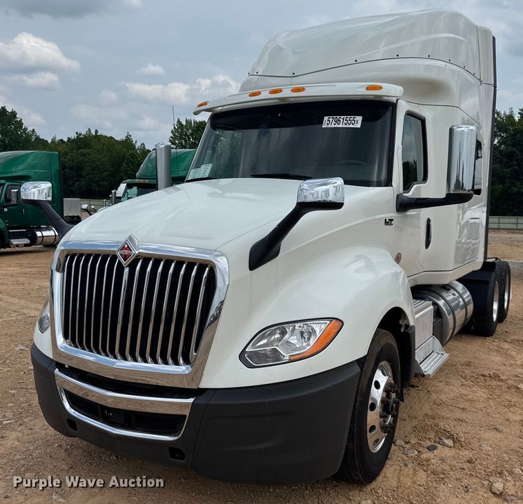2020 International LT625 semi truck - YA0559