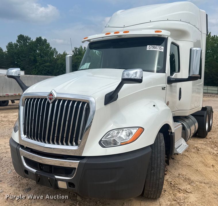 2020 International LT625 semi truck - YA0565