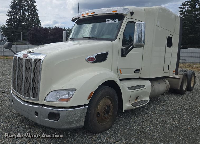 2019 Peterbilt 579  glider kit semi truck - YA0867