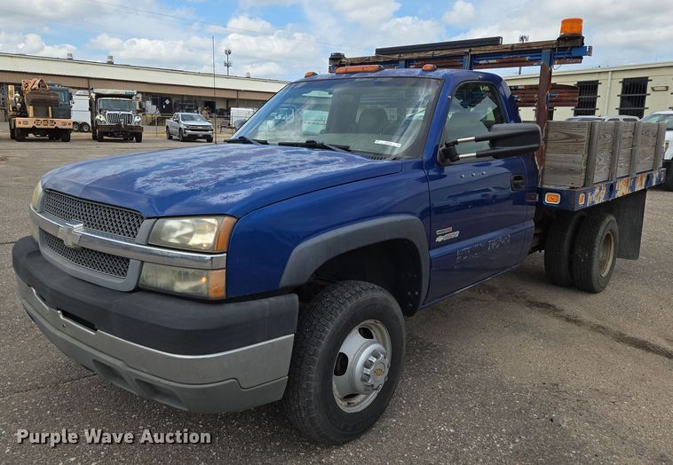 2003 Chevrolet  Silverado 3500 flatbed pickup truck - EN8420