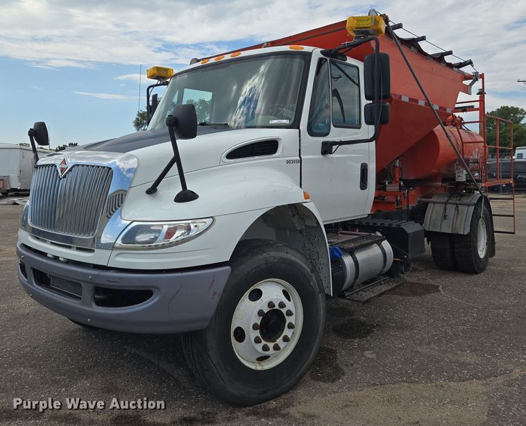 2016 International 4300 pothole patcher truck - EN8438