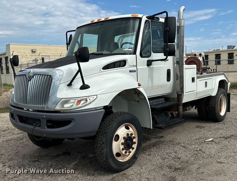 2009 International DuraStar 4300 tow truck - EN8441