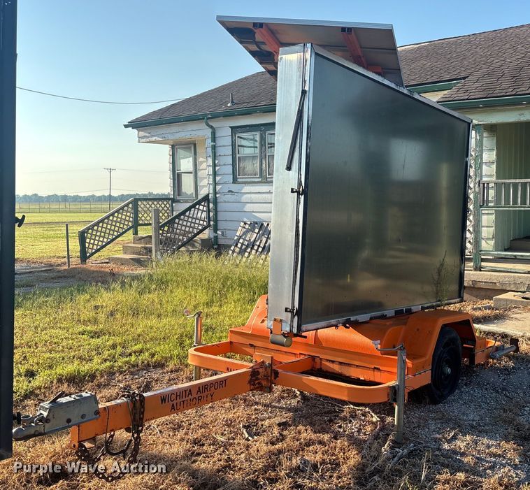 2003 Addco  message board trailer - EN8474