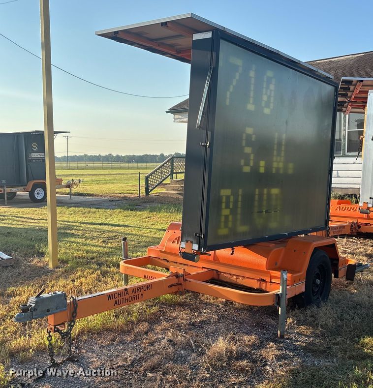 2003 Addco  message board trailer - EN8475