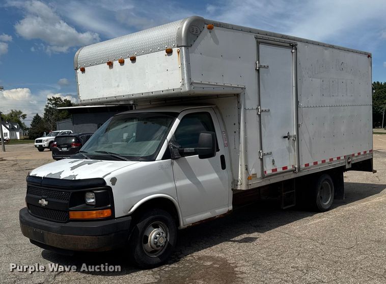 2009 Chevrolet Express delivery truck - DT0515