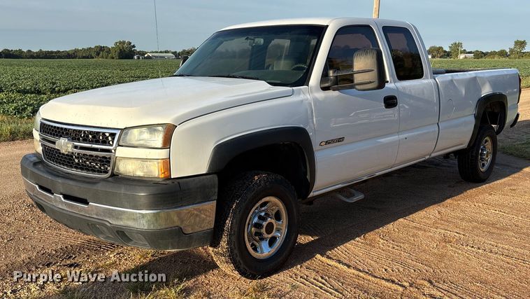 2006 Chevrolet Silverado 2500HD Ext. Cab pickup truck - DT3433