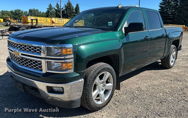 2015 Chevrolet Silverado 1500 Crew Cab pickup truck - DT6250