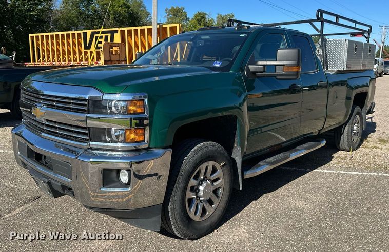 2016 Chevrolet Silverado 2500HD Double Cab pickup truck - DT6251