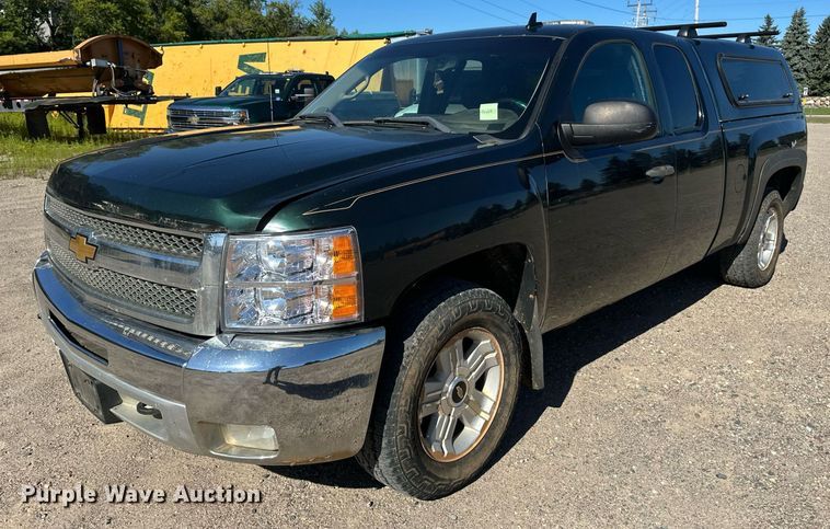 2013 Chevrolet Silverado 1500 Ext. Cab pickup truck - DT6252
