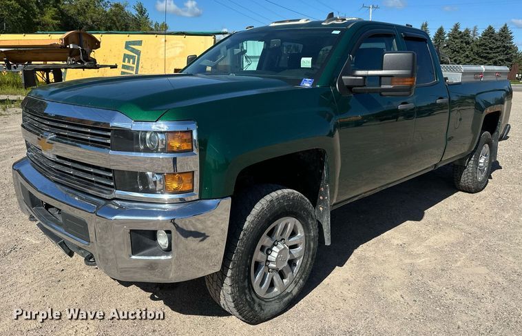 2016 Chevrolet Silverado 2500HD Double Cab pickup truck - DT6255