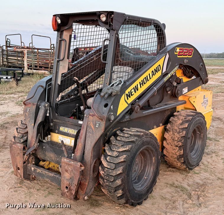 2018 New Holland L228 skid steer loader - DX5753