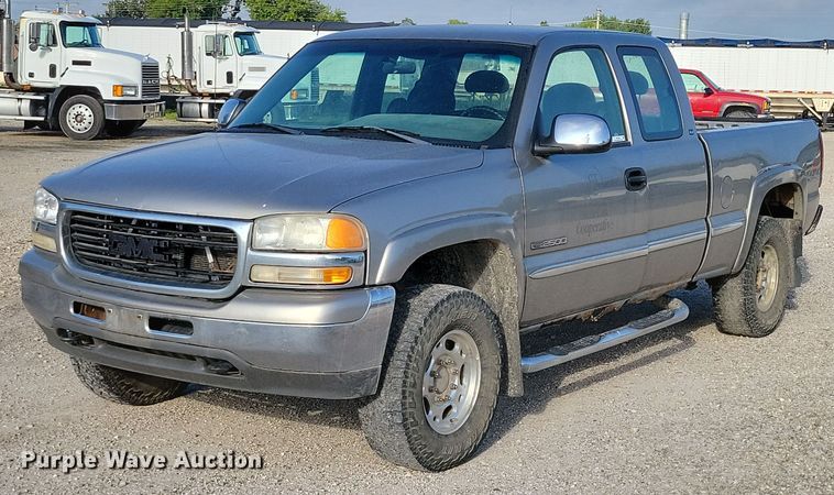 2000 GMC Sierra 2500 Ext. Cab pickup truck - DX7429