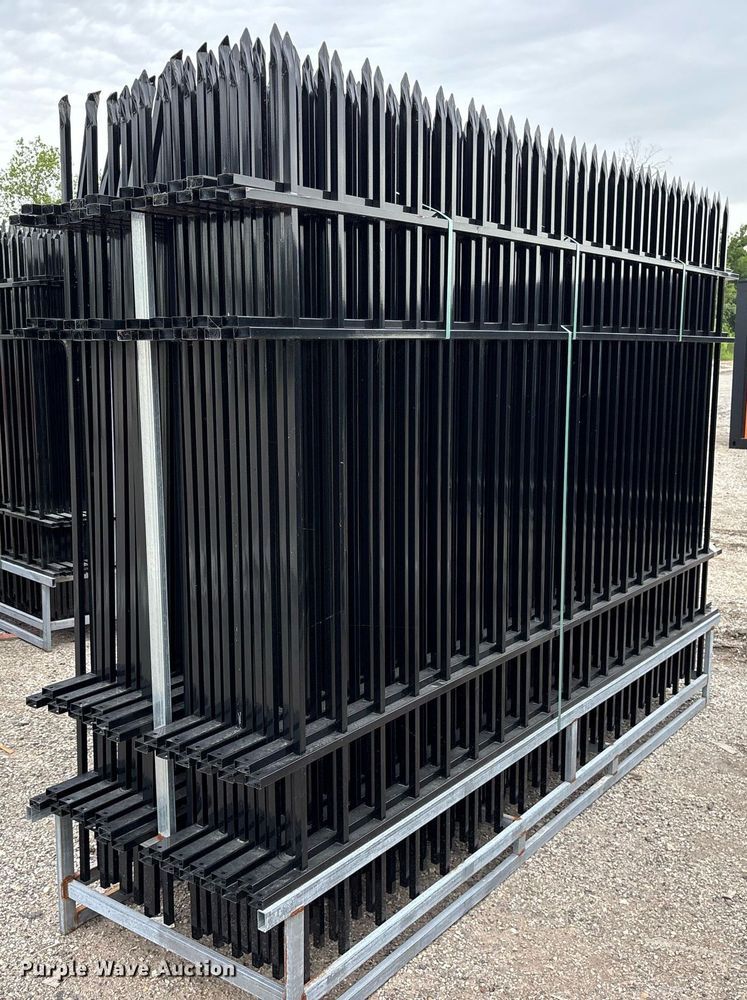 (22) 2024 Erie Industries Group F10 fence panels - DY0712
