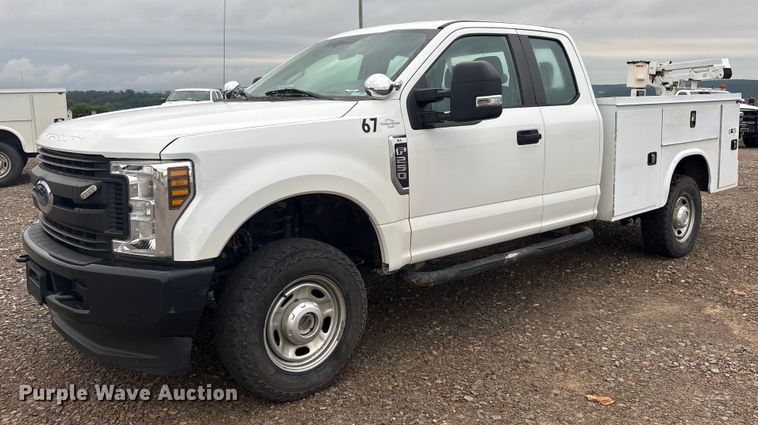 2019 Ford F250 Super Duty SuperCab utility bed pickup truck - DY0947