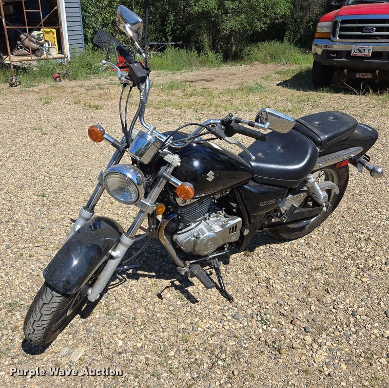 2008 Suzuki GZ250 motorcycle - DY1115