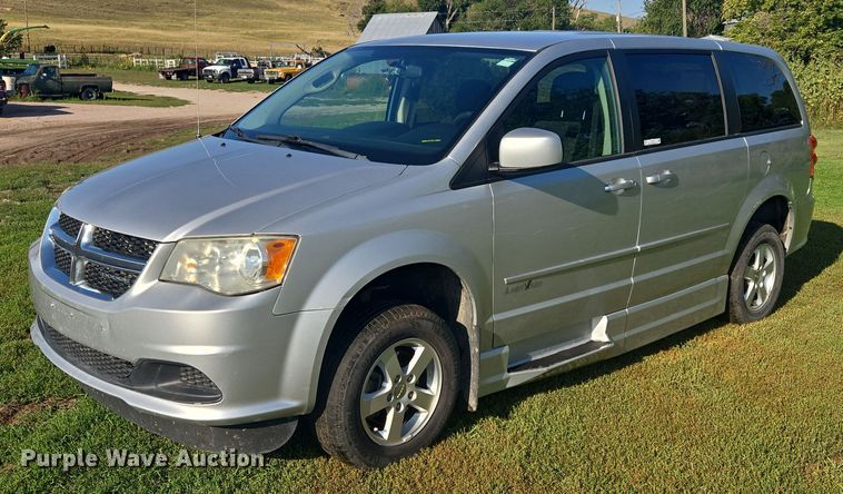 2011 Dodge Grand Caravan handicap accessible van - DY1121