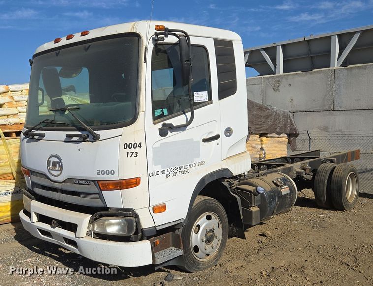 2011 Nissan UD2000 truck cab and chassis - EC1143