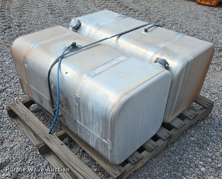 (2) fuel tanks - EC1152