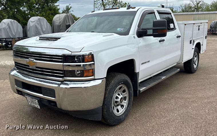2018 Chevrolet Silverado 3500HD Crew Cab utility bed pickup truck - EF2032