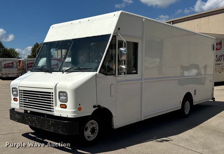 2010 Ford E450 delivery truck - EM2308