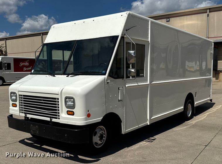 2010 Ford E450 delivery truck - EM2309