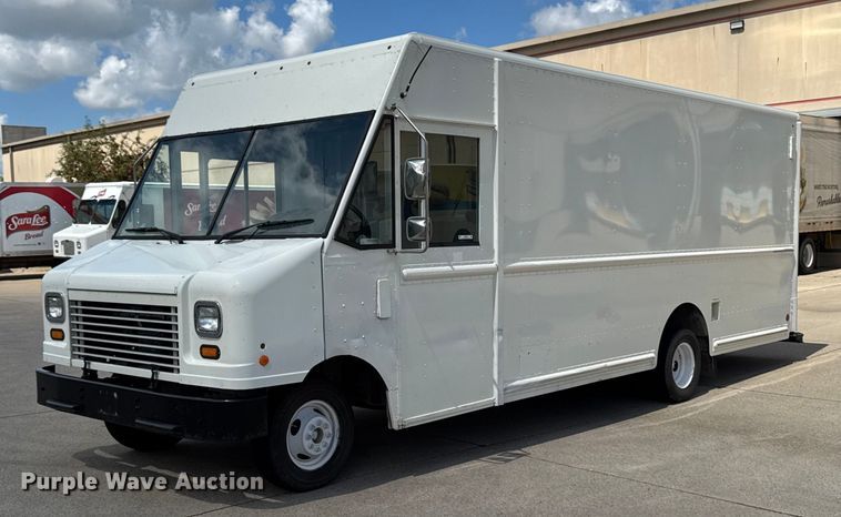 2010 Ford E450 delivery truck - EM2310