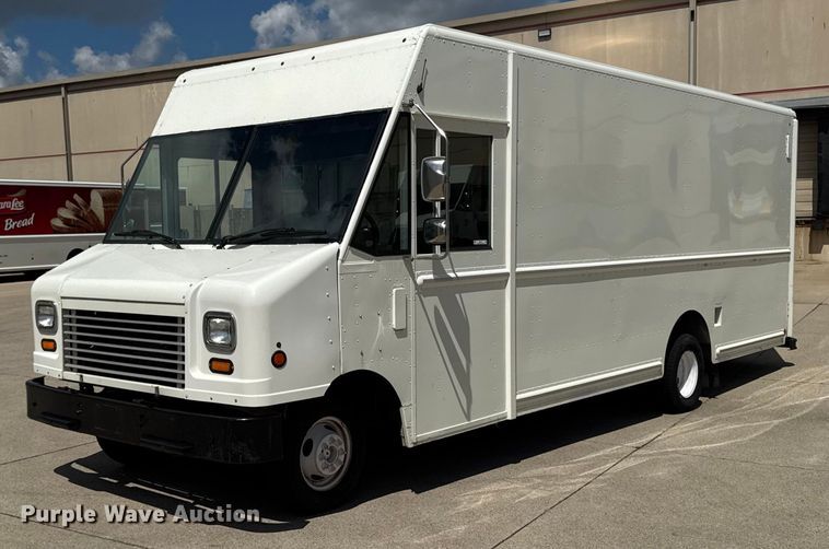 2010 Ford E450 delivery truck - EM2311