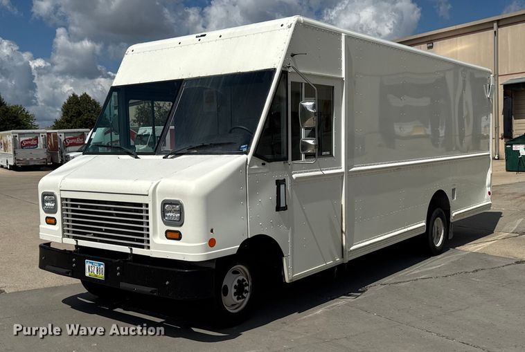 2010 Ford E450 delivery truck - EM2312