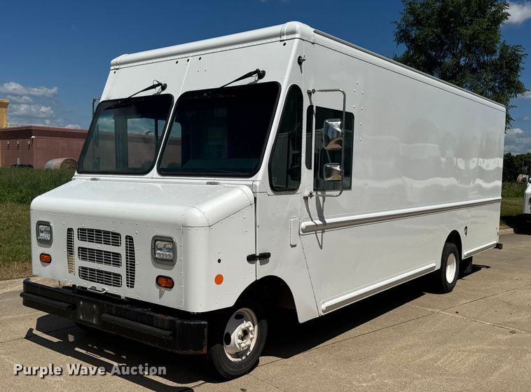 2010 Ford E450 delivery truck - EM2314