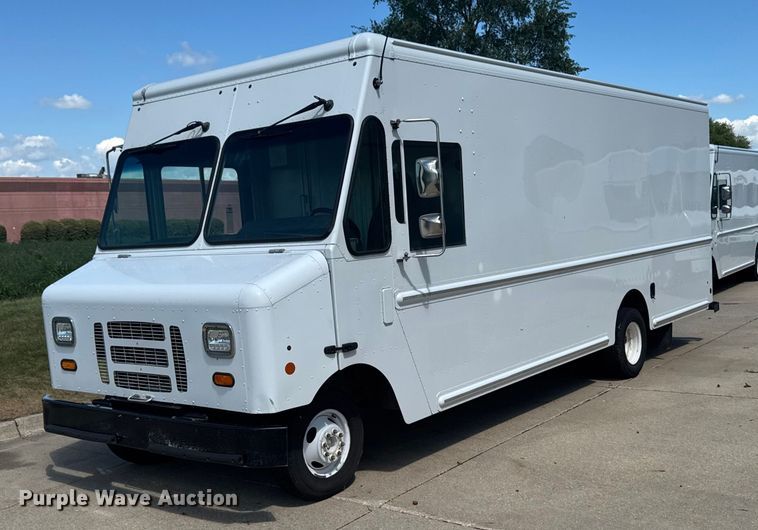 2010 Ford E450 delivery truck - EM2315
