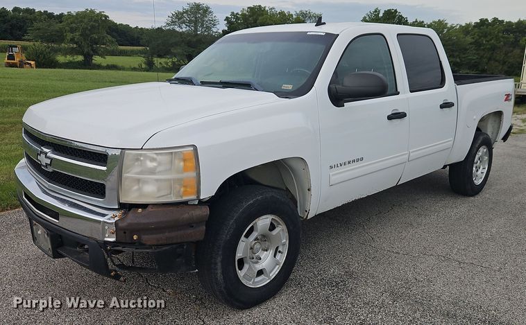 2011 Chevrolet Silverado 1500 LT Crew Cab pickup truck - EO4635