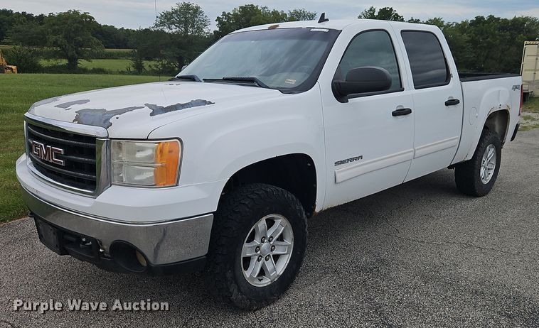2011 GMC Sierra 1500 SLE Crew Cab pickup truck - EO4636