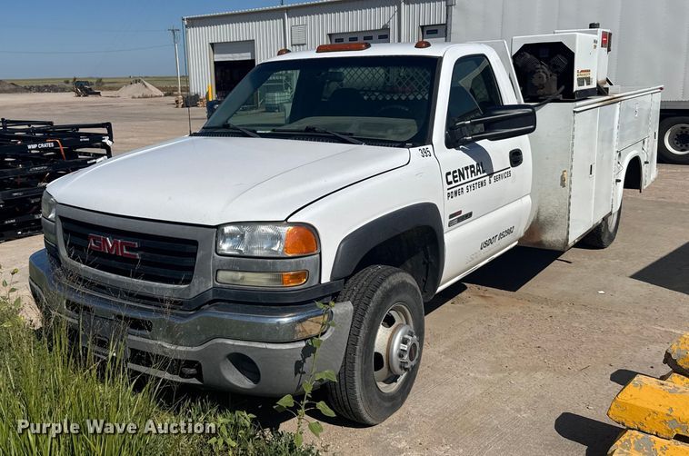 2005 GMC Sierra 3500HD utility bed pickup truck - ER2283
