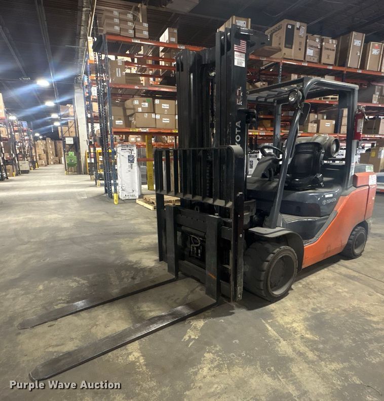 2014 Toyota 8FGC55U forklift - ET8532