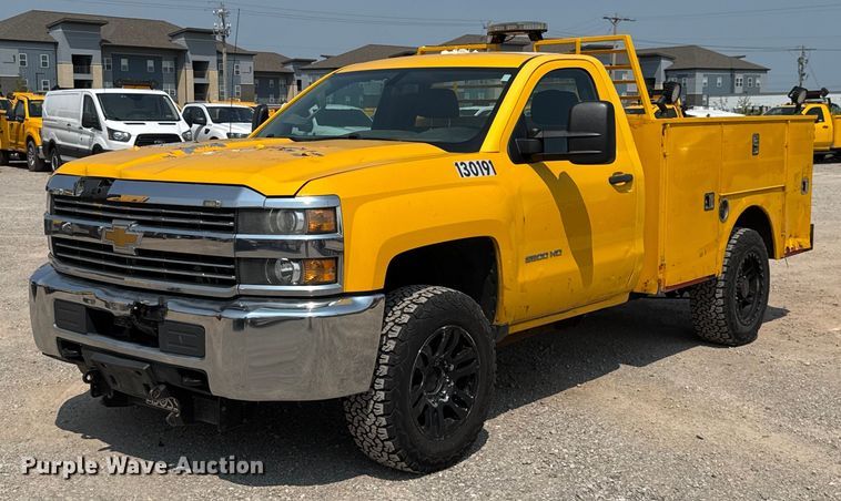 2015 Chevrolet Silverado 3500HD utility bed pickup truck - EU2225