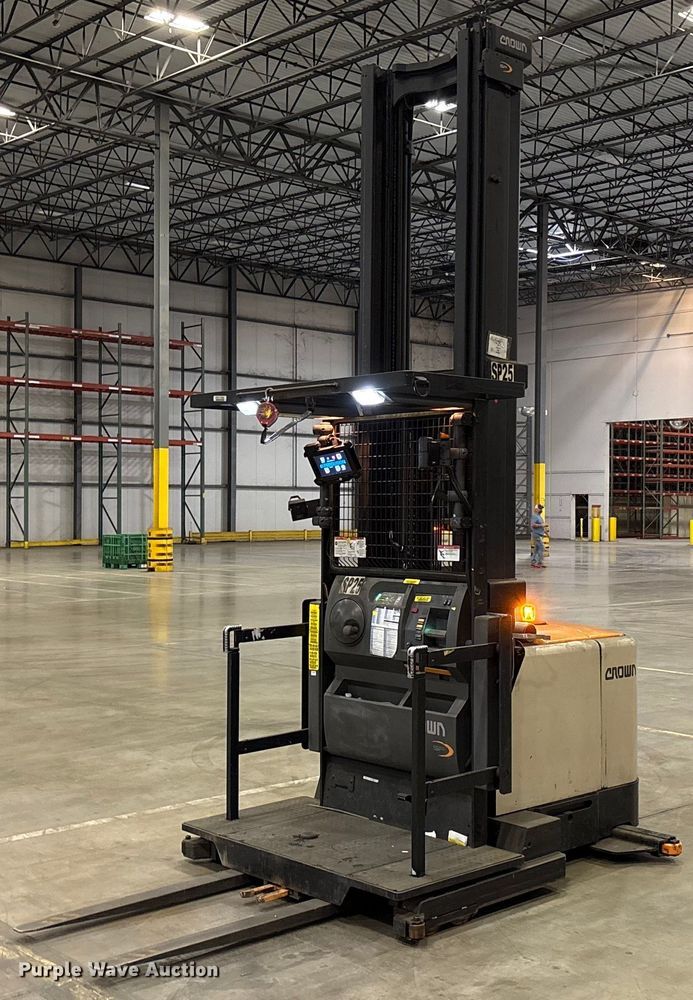 2018 Crown SP4050-30  order picker - EU4532