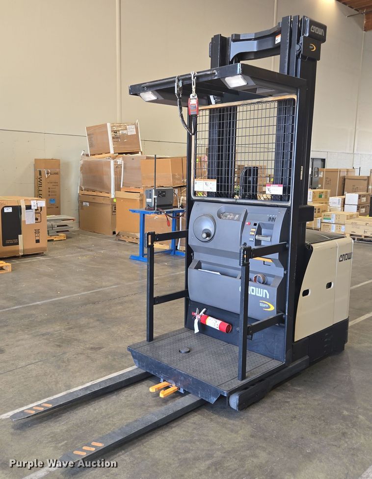 2016 Crown SP3520-30 order picker - FB9469