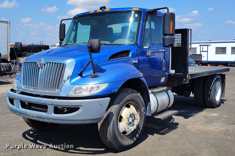 2012 International 4300 DuraStar flatbed truck - IP9659