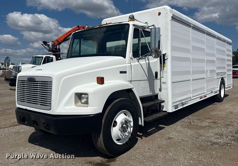 2001 Freightliner FL80 delivery truck - NU9566