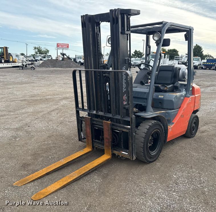 Toyota 8FGU25 forklift - NU9571