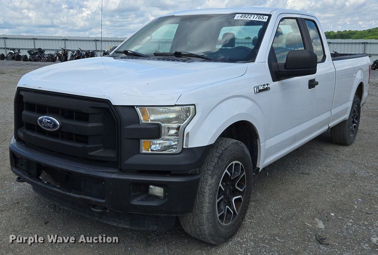 2016 Ford F150 XL SuperCab pickup truck - YA0374