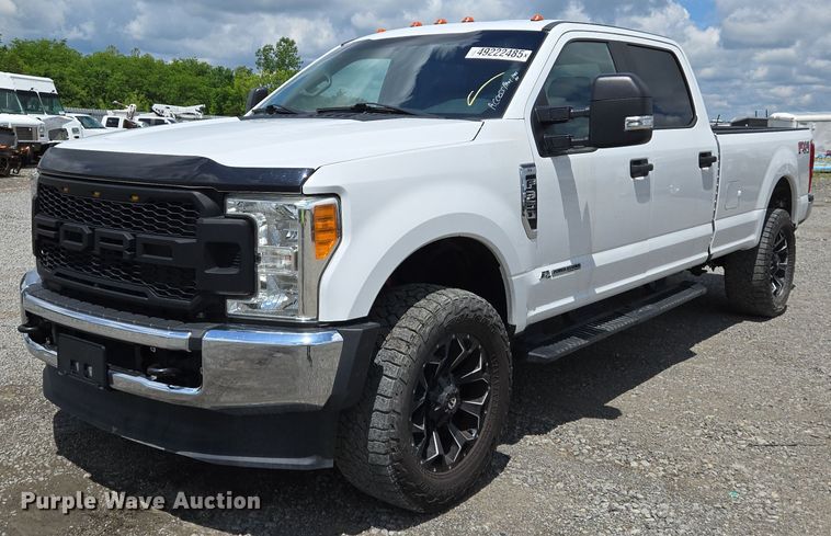2017 Ford F250 Super Duty Crew Cab pickup truck - YA0375