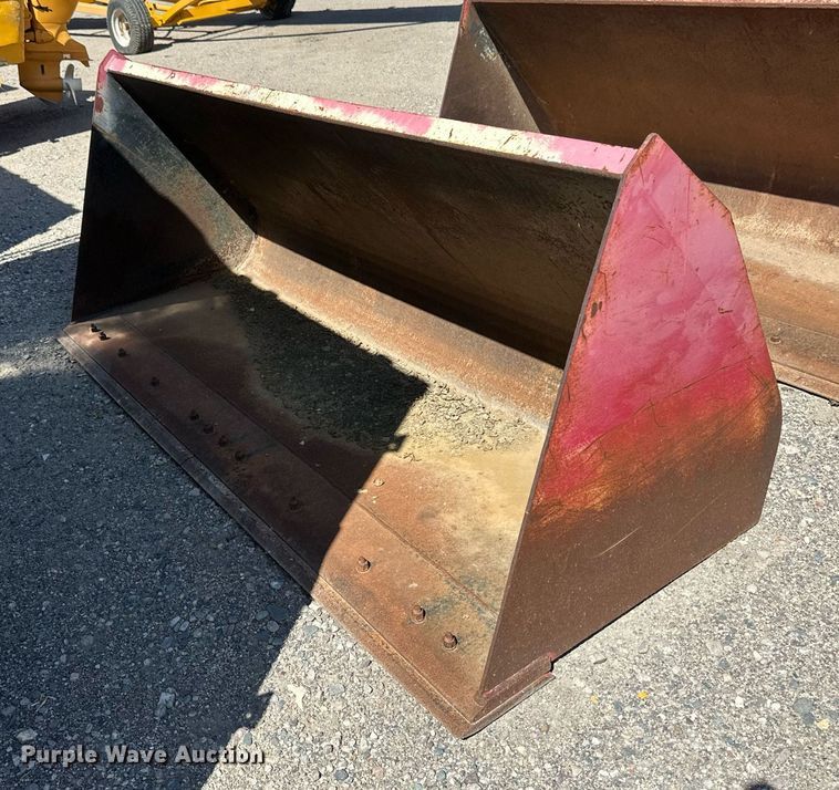 95" W telehandler bucket - DT6258